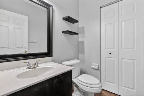 Townhouse in Miramar, Florida 3 bedrooms, 179.49 sq.m. № 1999481 - photo 12