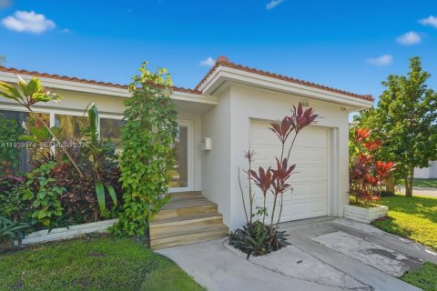 Villa ou maison à Hollywood, Floride 2 chambres, 107.4 m2 № 1997593