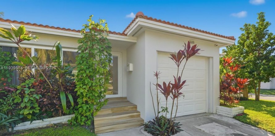 Villa ou maison à Hollywood, Floride 2 chambres, 107.4 m2 № 1997593