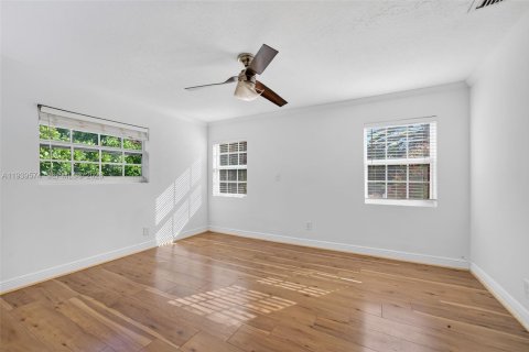 Villa ou maison à louer à Hollywood, Floride: 2 chambres, 107.4 m2 № 1997593 - photo 16