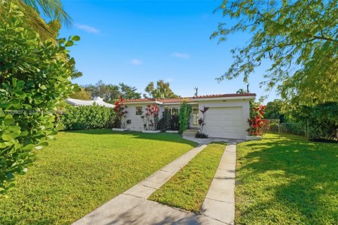 Villa ou maison à louer à Hollywood, Floride: 2 chambres, 107.4 m2 № 1997593 - photo 4