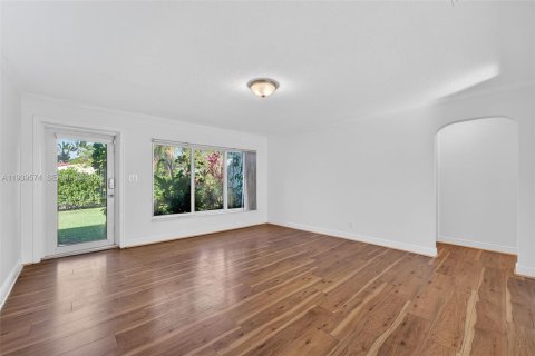 Villa ou maison à louer à Hollywood, Floride: 2 chambres, 107.4 m2 № 1997593 - photo 7