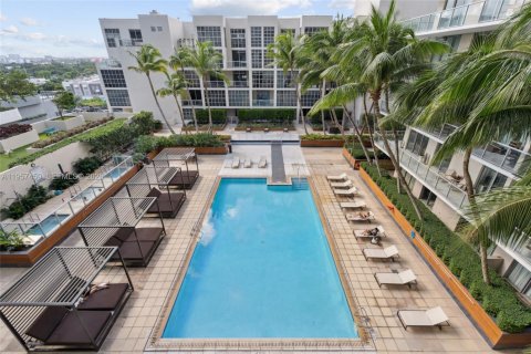 Condominio en alquiler en Miami, Florida, 2 dormitorios, 94.48 m2 № 2011449 - foto 14