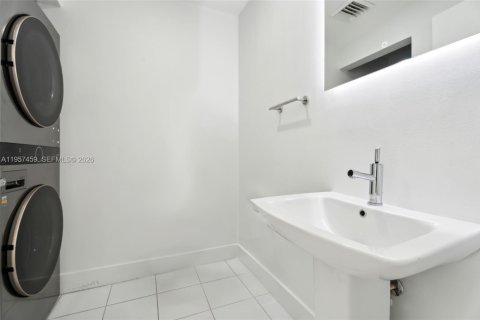 Condominio en alquiler en Miami, Florida, 2 dormitorios, 94.48 m2 № 2011449 - foto 13