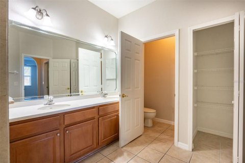 Condo in Orlando, Florida, 2 bedrooms № 2142606 - photo 16