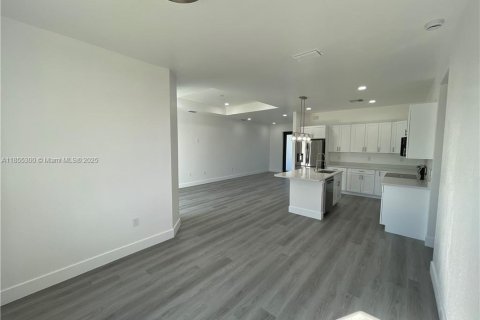 Casa en venta en Lehigh Acres, Florida, 3 dormitorios № 2022706 - foto 8