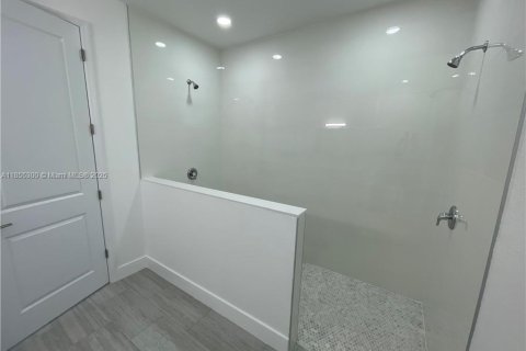 Casa en venta en Lehigh Acres, Florida, 3 dormitorios № 2022706 - foto 11