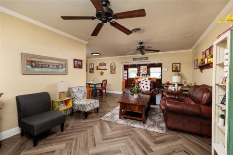 House in Saint Petersburg, Florida 3 bedrooms, 145.48 sq.m. № 1869530 - photo 13