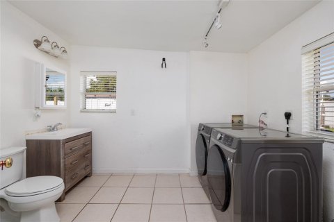 House in Saint Petersburg, Florida 3 bedrooms, 145.48 sq.m. № 1869530 - photo 29