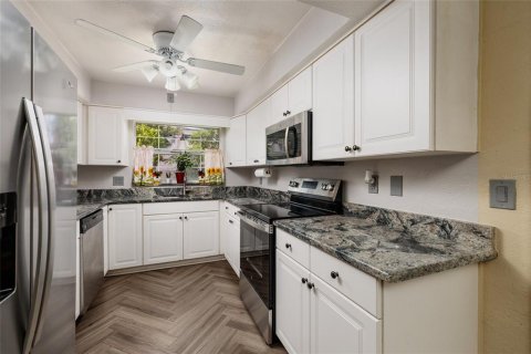 House in Saint Petersburg, Florida 3 bedrooms, 145.48 sq.m. № 1869530 - photo 15