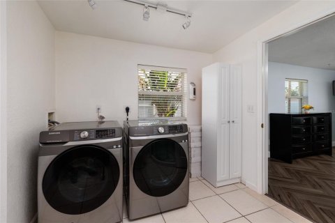 House in Saint Petersburg, Florida 3 bedrooms, 145.48 sq.m. № 1869530 - photo 28