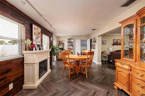 House in Saint Petersburg, Florida 3 bedrooms, 145.48 sq.m. № 1869530 - photo 18