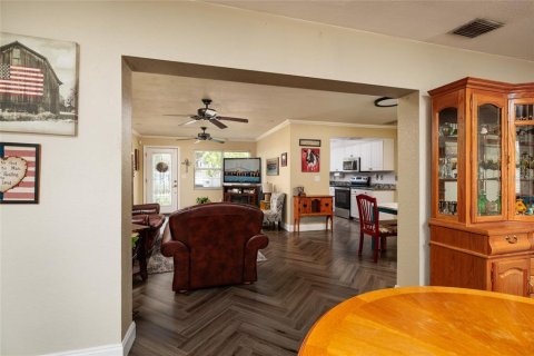 House in Saint Petersburg, Florida 3 bedrooms, 145.48 sq.m. № 1869530 - photo 17