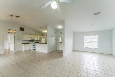 House in Haines City, Florida 3 bedrooms, 155.89 sq.m. № 1857912 - photo 3