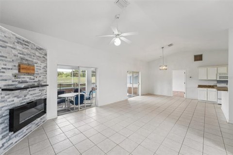 House in Haines City, Florida 3 bedrooms, 155.89 sq.m. № 1857912 - photo 4