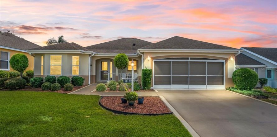 Casa en The Villages, Florida 3 dormitorios, 176.89 m2 № 2391470