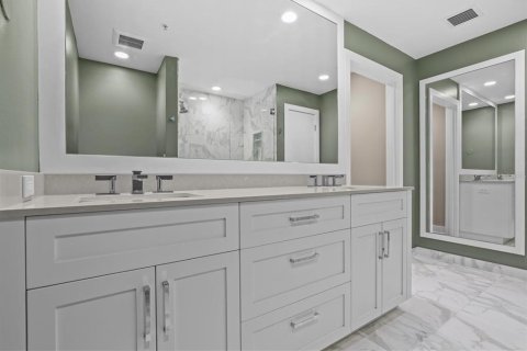 Condo in Tampa, Florida, 2 bedrooms  № 2213587 - photo 12