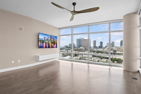 Condo in Tampa, Florida, 2 bedrooms  № 2213587 - photo 9