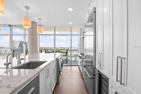 Condo in Tampa, Florida, 2 bedrooms  № 2213587 - photo 7