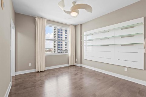 Condo in Tampa, Florida, 2 bedrooms  № 2213587 - photo 18