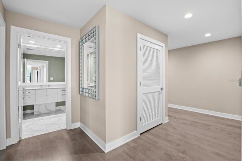 Condo in Tampa, Florida, 2 bedrooms  № 2213587 - photo 16