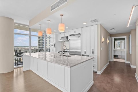 Condo in Tampa, Florida, 2 bedrooms  № 2213587 - photo 5