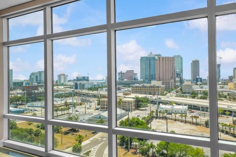 Condo in Tampa, Florida, 2 bedrooms  № 2213587 - photo 2