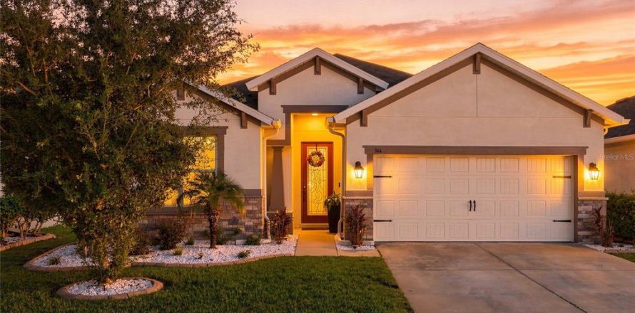 Casa en Spring Hill, Florida 4 dormitorios, 182.83 m2 № 2380988