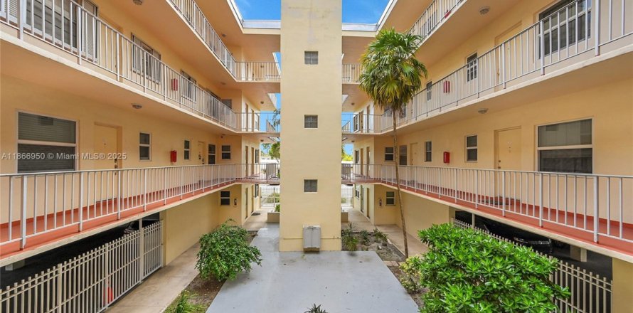 Condo à Hollywood, Floride, 1 chambre  № 1923283