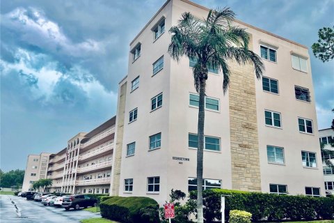 Condominio en venta en Saint Petersburg, Florida, 1 dormitorio, 80.82 m2 № 1795850 - foto 1