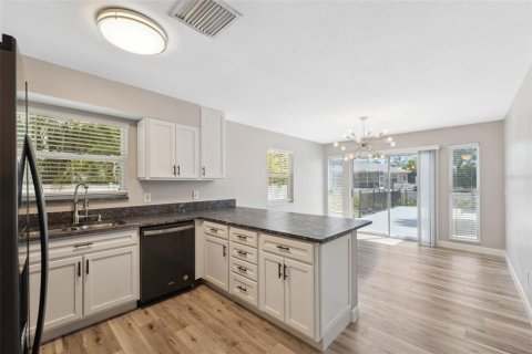 Casa en alquiler en Palm Harbor, Florida, 4 dormitorios, 164.62 m2 № 1858392 - foto 14