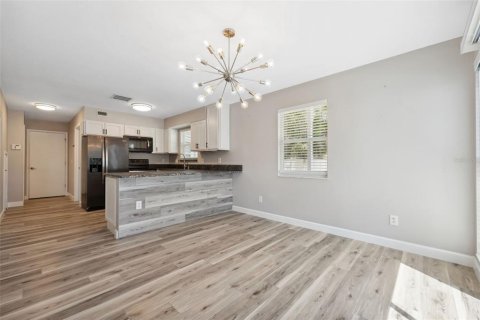Casa en alquiler en Palm Harbor, Florida, 4 dormitorios, 164.62 m2 № 1858392 - foto 8