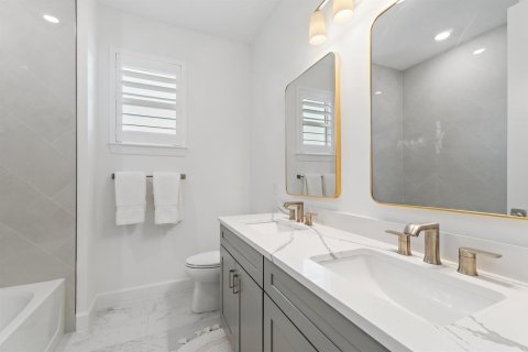 House in Jupiter, Florida 7 bedrooms, 535.3 sq.m. № 2192245 - photo 25