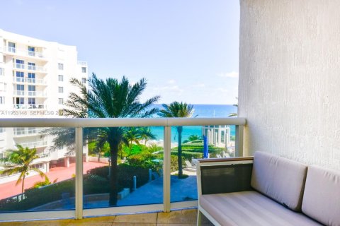 Снять в аренду кондоминиум в Санни-Айлс-Бич, Флорида 2 спальни, 175.21м2, № 2010135 - фото 25