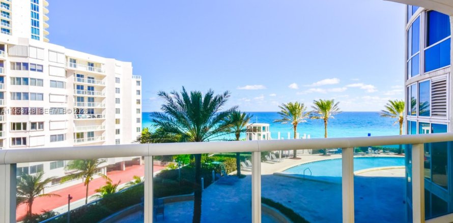 Кондоминиум с 2 спальнями в Санни-Айлс-Бич, Флорида № 2010135