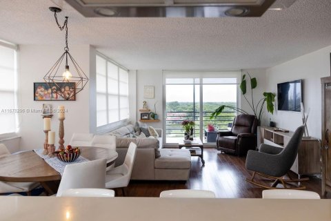 Condo in Pembroke Pines, Florida, 2 bedrooms  № 1752464 - photo 2