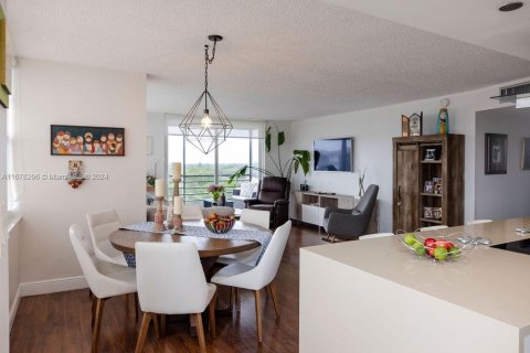 Condo in Pembroke Pines, Florida, 2 bedrooms  № 1752464 - photo 3
