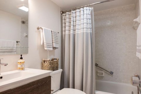 Condo in Pembroke Pines, Florida, 2 bedrooms  № 1752464 - photo 20