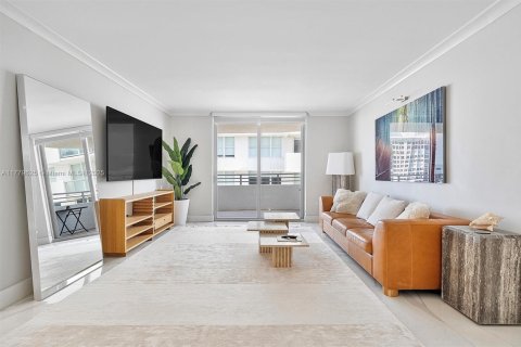 Condo in Miami Beach, Florida, 2 bedrooms  № 1635574 - photo 1