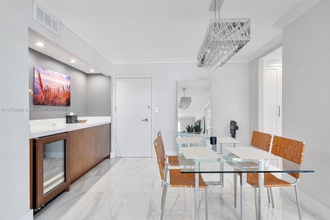 Condo in Miami Beach, Florida, 2 bedrooms  № 1635574 - photo 3
