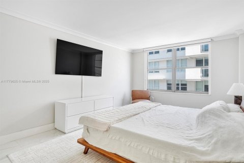 Condo in Miami Beach, Florida, 2 bedrooms  № 1635574 - photo 8