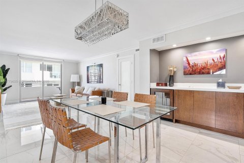 Condo in Miami Beach, Florida, 2 bedrooms  № 1635574 - photo 4