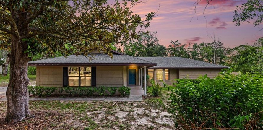 House in Dunnellon, Florida 3 bedrooms, 168.06 sq.m. № 2220710