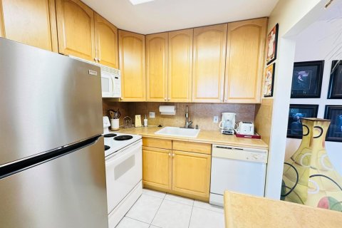 Condo in Deerfield Beach, Florida, 1 bedroom  № 2178181 - photo 8