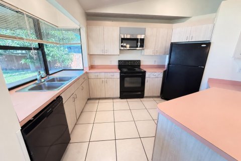 Villa ou maison à louer à Port St. Lucie, Floride: 3 chambres, 158.96 m2 № 2386999 - photo 5