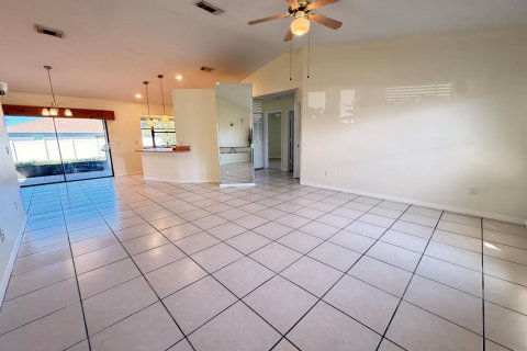 Villa ou maison à louer à Port St. Lucie, Floride: 3 chambres, 158.96 m2 № 2386999 - photo 4
