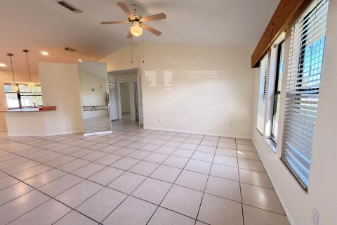 Villa ou maison à louer à Port St. Lucie, Floride: 3 chambres, 158.96 m2 № 2386999 - photo 3