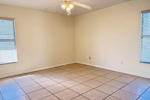 Villa ou maison à louer à Port St. Lucie, Floride: 3 chambres, 158.96 m2 № 2386999 - photo 12