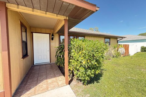 Villa ou maison à louer à Port St. Lucie, Floride: 3 chambres, 158.96 m2 № 2386999 - photo 2
