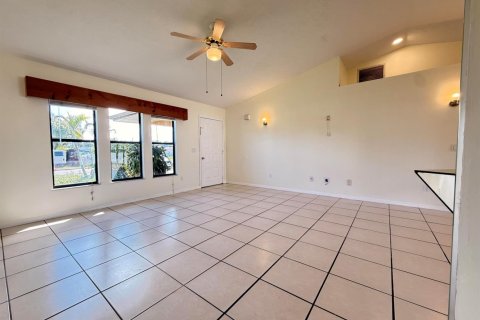 Villa ou maison à louer à Port St. Lucie, Floride: 3 chambres, 158.96 m2 № 2386999 - photo 10